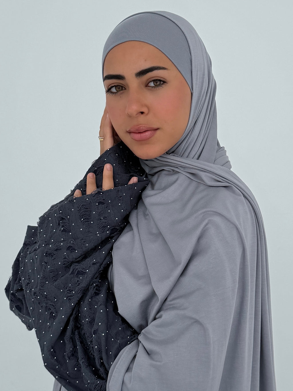 Grey jersey with bandana