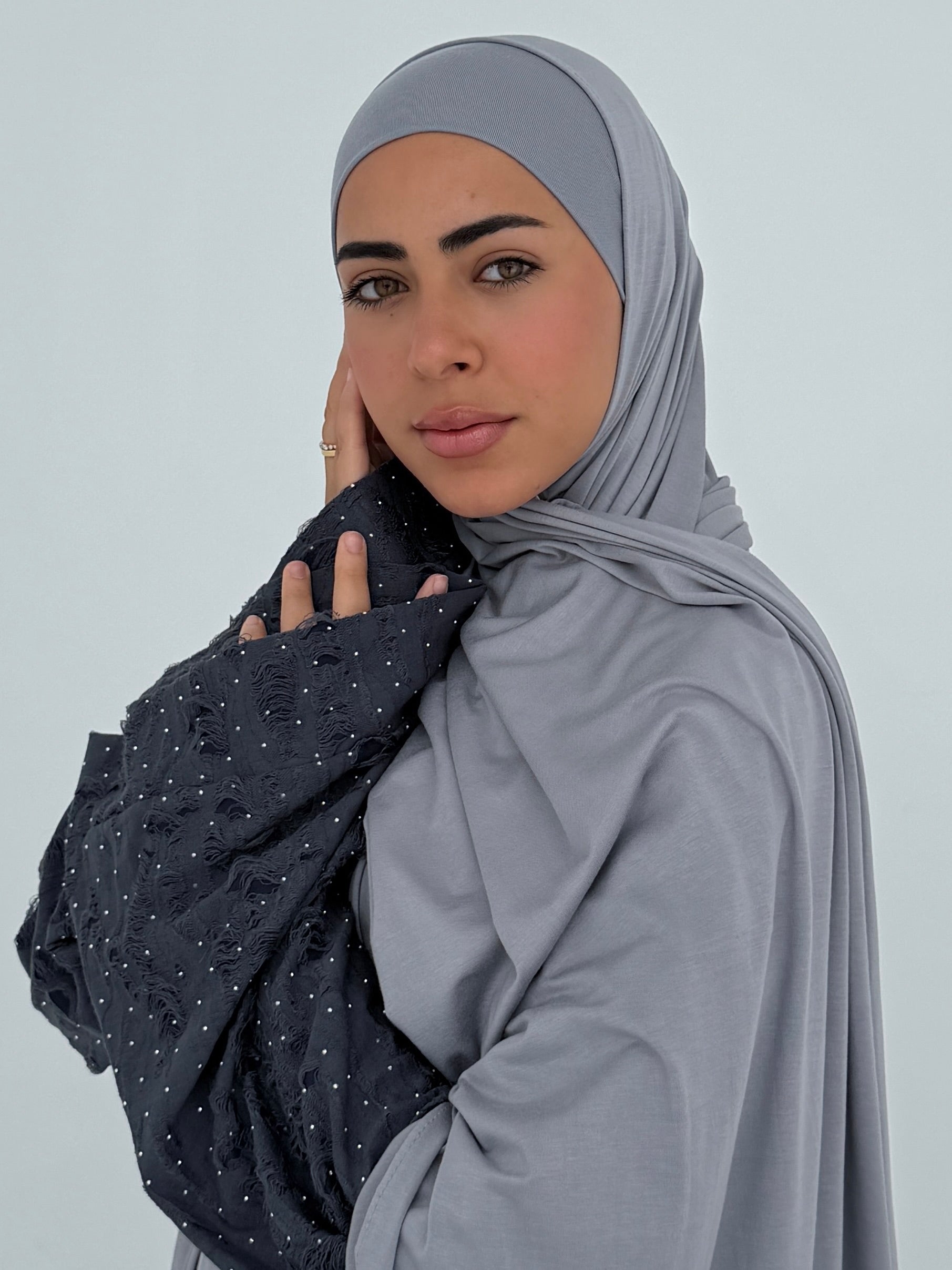 Grey jersey with bandana